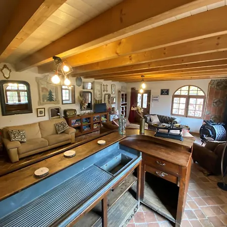 Maison De Caractere A Le Сasa de vacaciones Saint-Nectaire